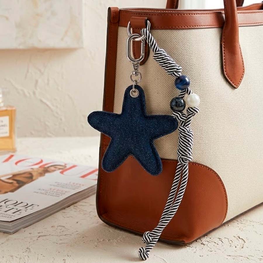 Charm colgante estrella como phone charm en funda